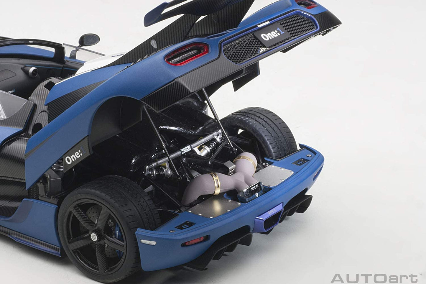 1/18 Koenigsegg One:1 (Matte Blue/ Carbon Black/ White) | animota