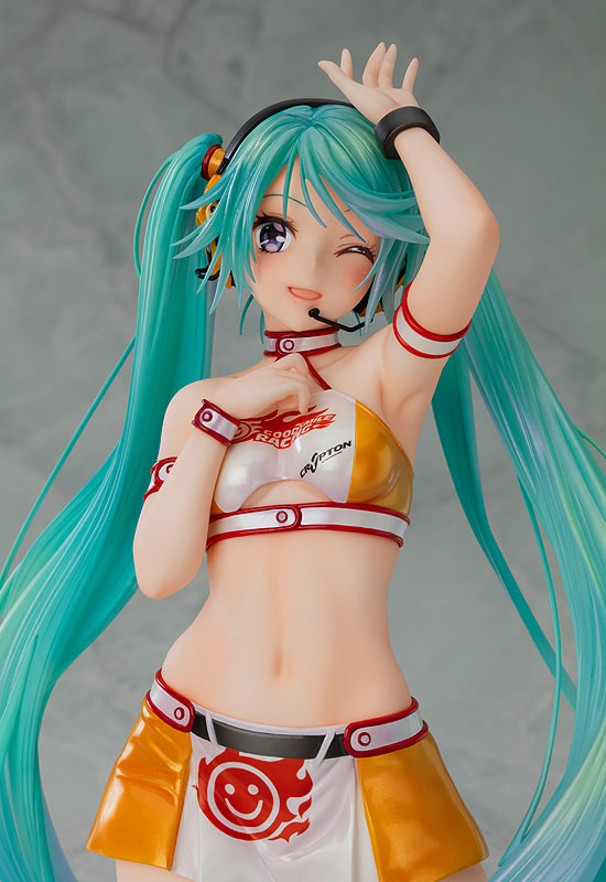 Hatsune Miku GT Project Racing Miku 2010 Ver. Art by Kentaro Yabuki 1/7 Complete Figure