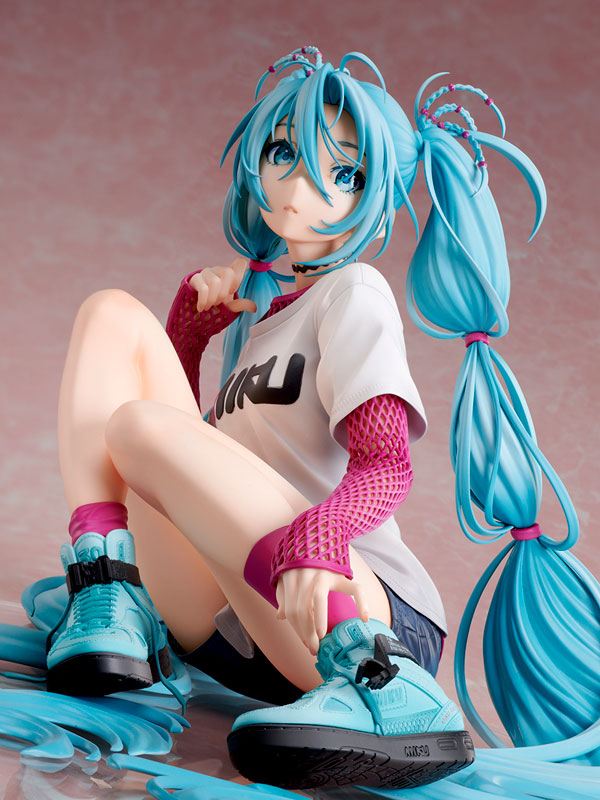 Hatsune Miku x Mai Yoneyama The Latest Street Style "Cute" 1/4 Complete Figure