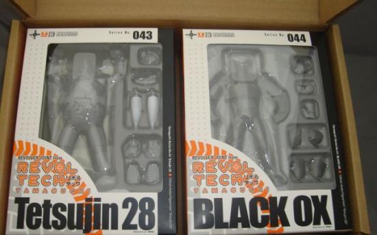 REVOLTECH Yamaguchi - Figure Oh LIMITED EDITION - Tetsujin 28 VS Black Ox Monochrome Version Set