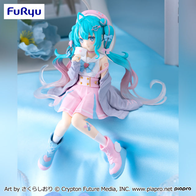 Figura Noodle Stopper de Hatsune Miku - Uniforme de marinero enamorado versión gris.