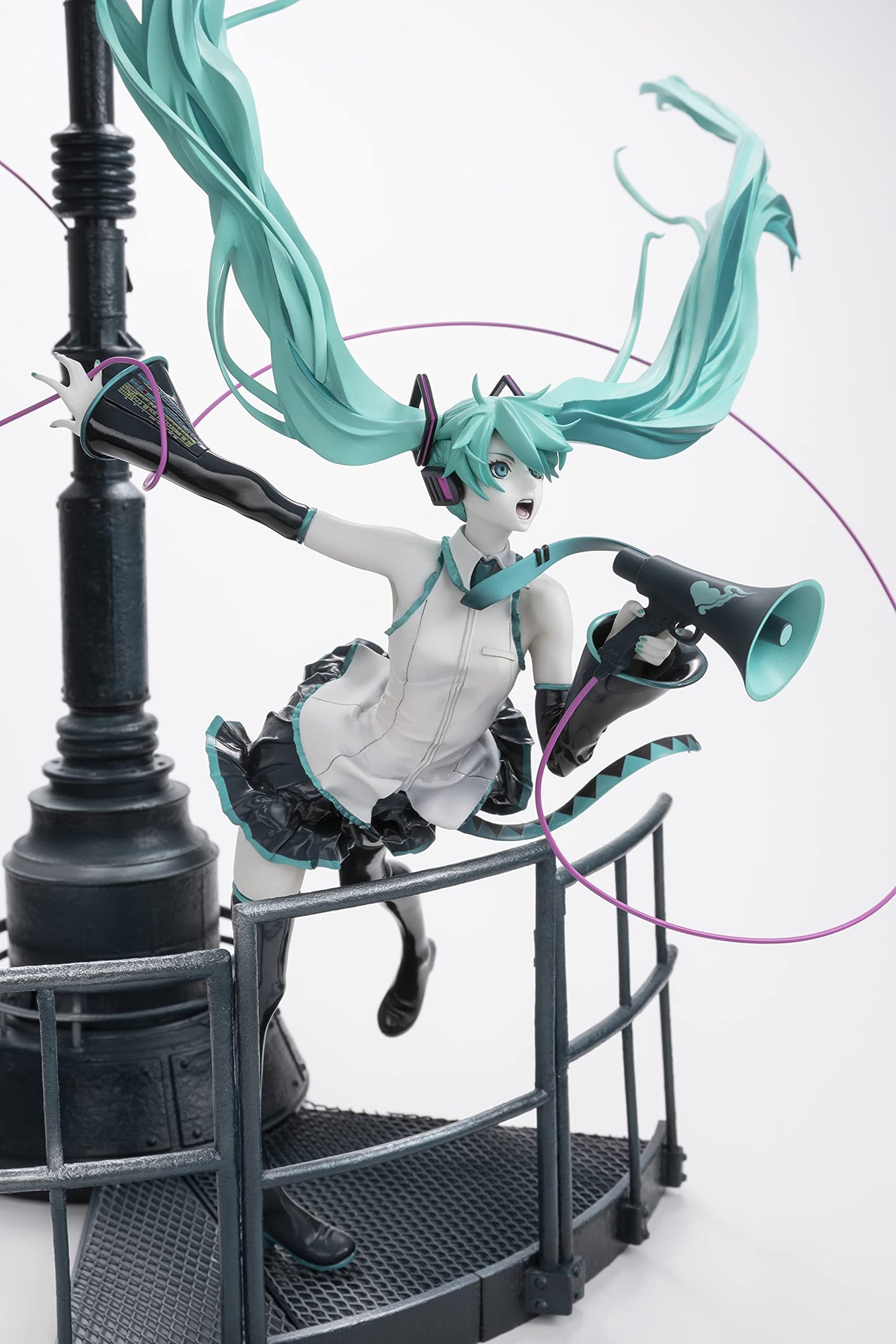 GoodSmile 20th Anniversary Book -Hatsune Miku Love is War Refine Ver.- (BOOK) | animota