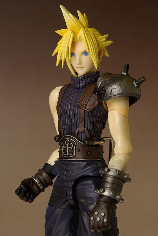 Final Fantasy VII - Play Arts: Cloud Strife | animota