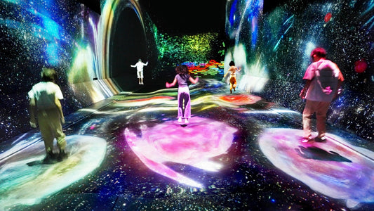 teamLab Planets TOKYO / Tokyo : A one-of-a-kind experience to immerse your entire body, recognize with your body, and become one with the art.