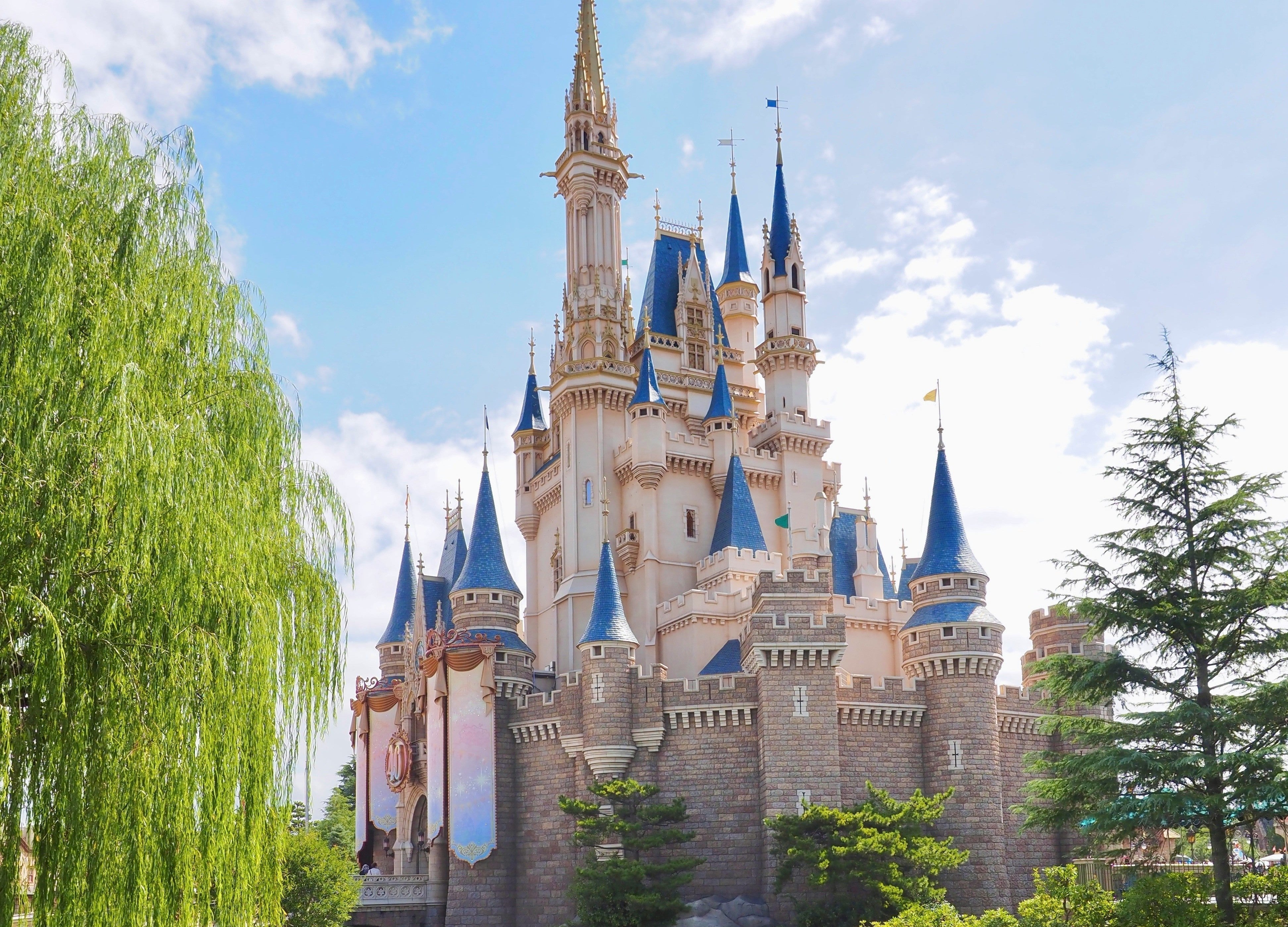 Tokyo Disney Resort : Two theme parks, Tokyo Disneyland and Tokyo DisneySea, Ikspiari, Disney Hotels, and Disney Resort Line