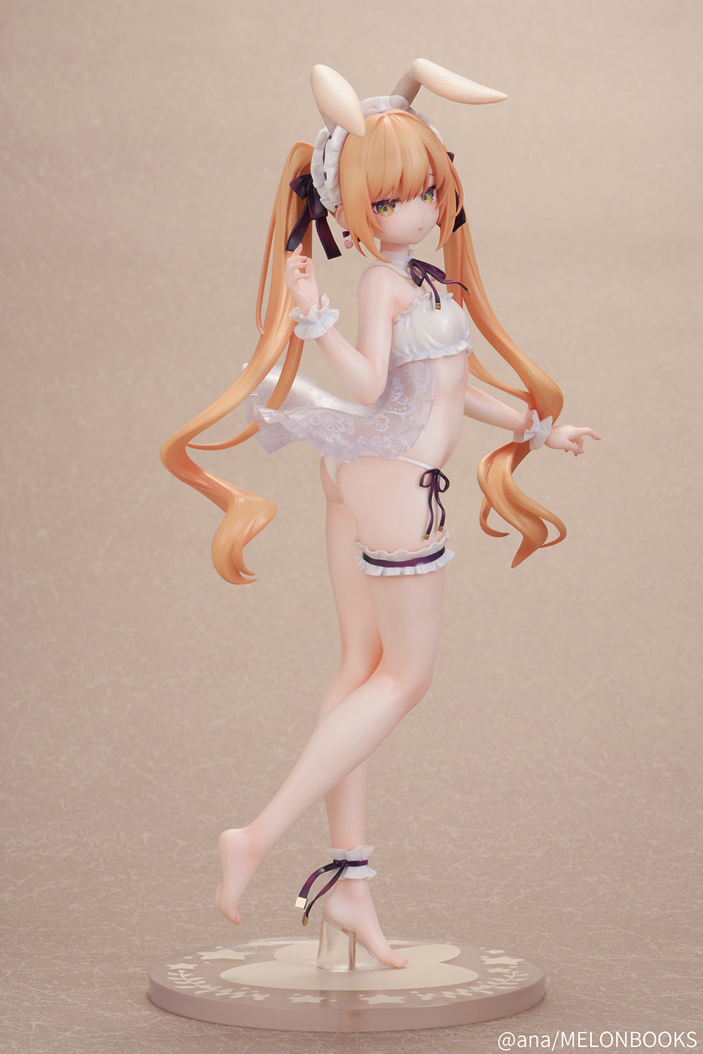 Bunny Girl Pia Illustrated by ana