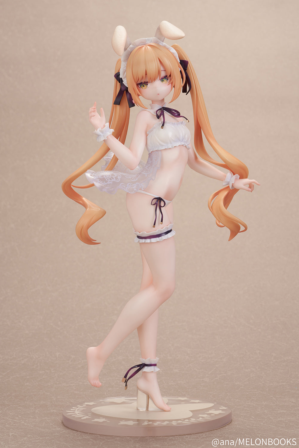 Bunny Girl Pia Illustrated by ana