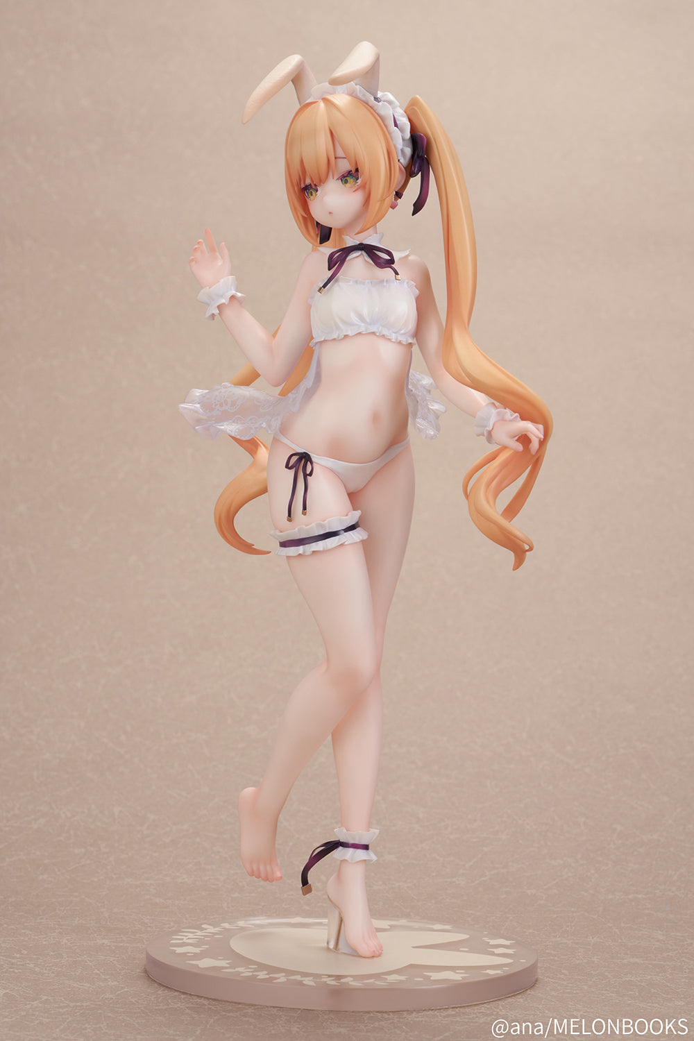 Bunny Girl Pia Illustrated by ana