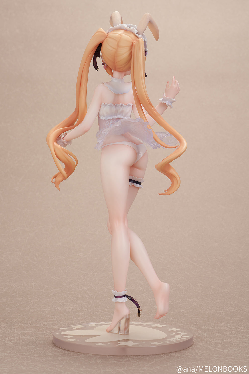 Bunny Girl Pia Illustrated by ana