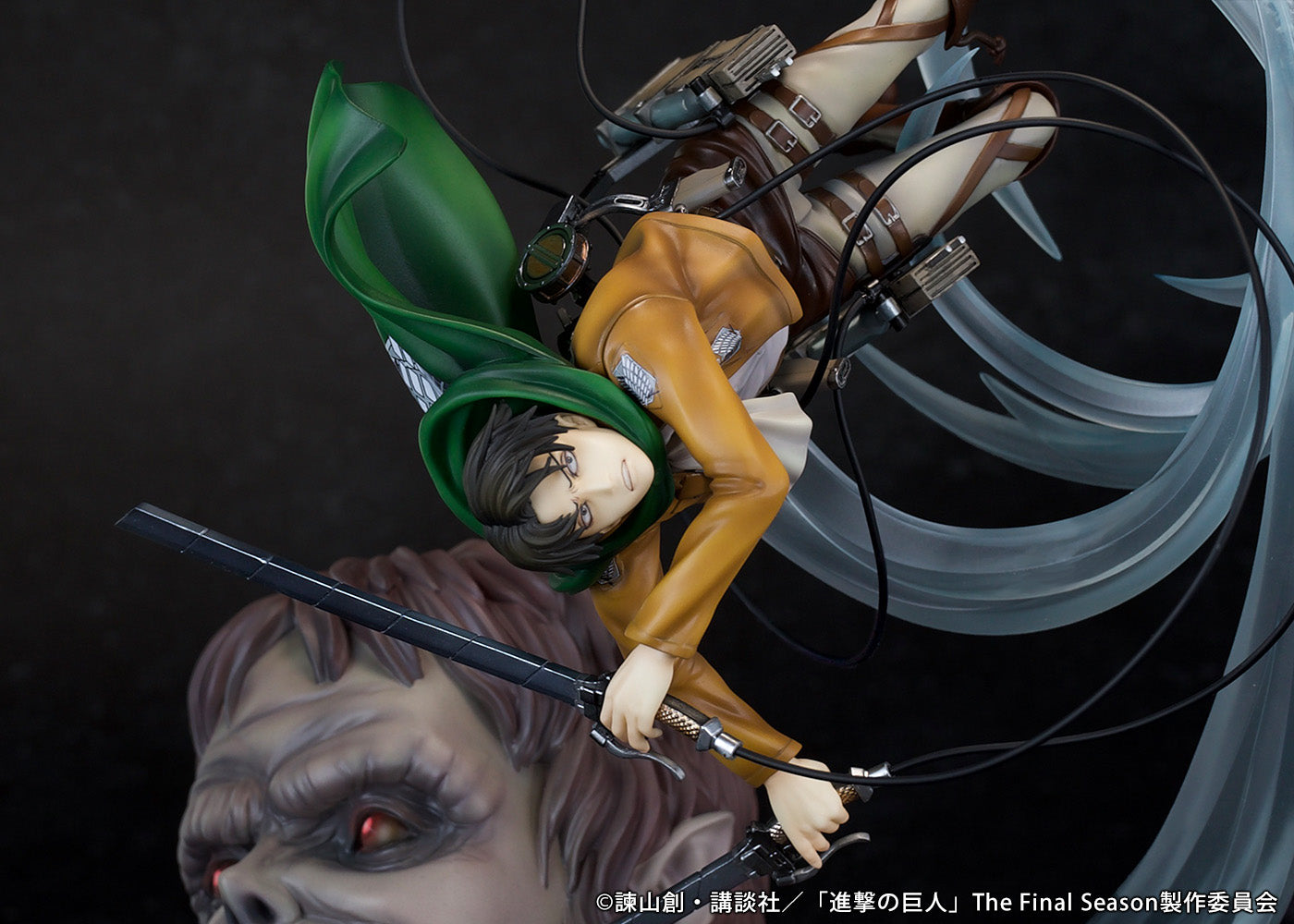 Figura de Ataque a los Titanes Levi vs Beast Titan Ver.