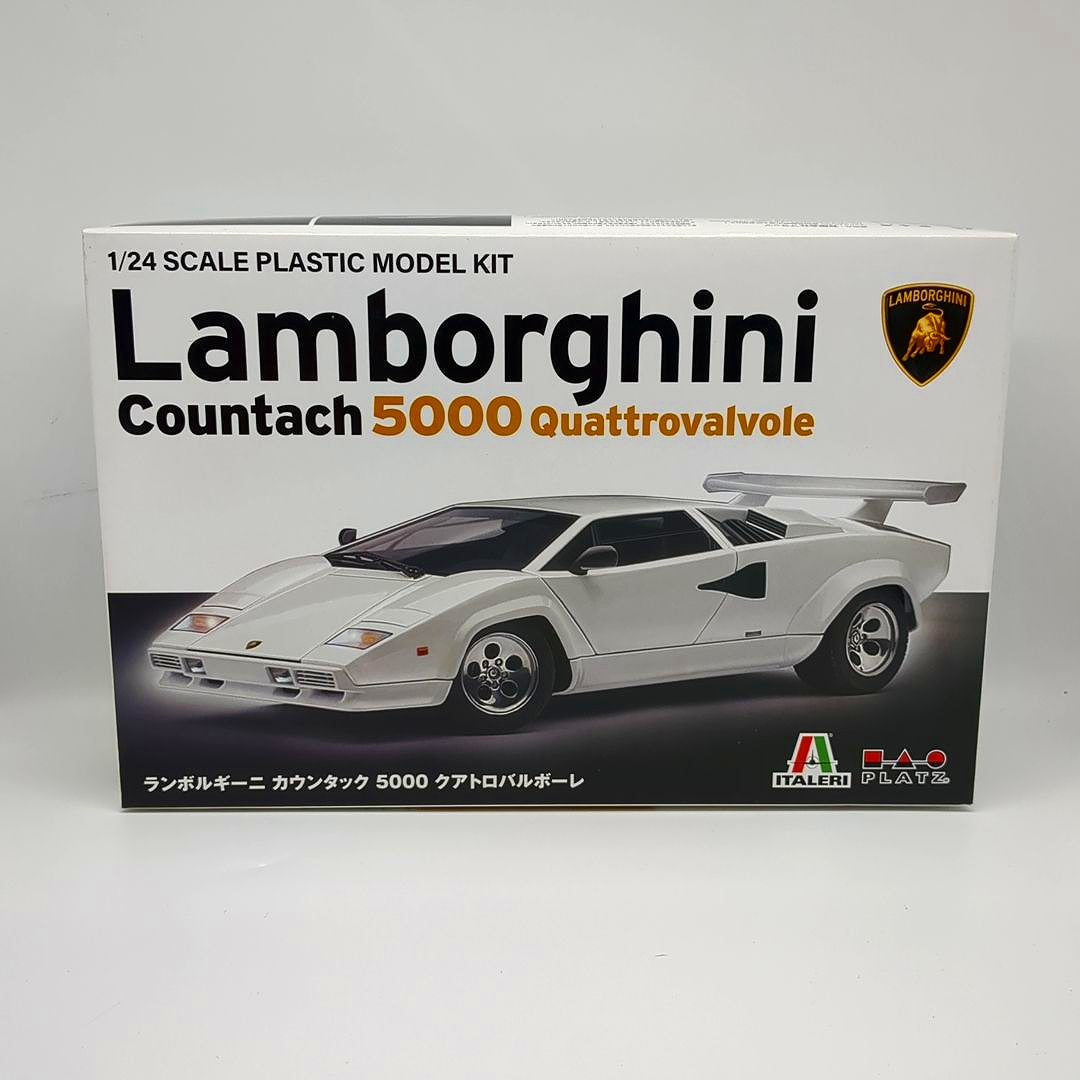 1/24 Lamborghini Countach LP5000 Quattrovalvole Versión japonesa Modelo de plástico de especificación especial