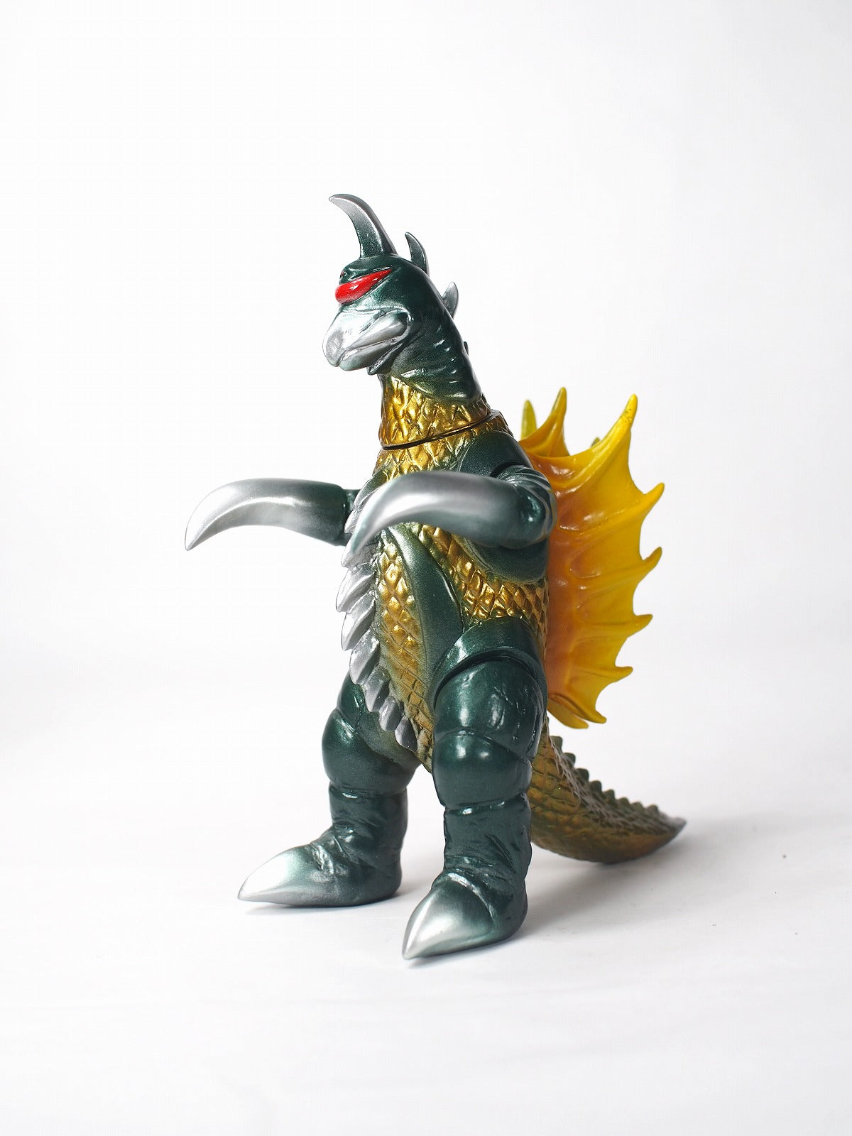 CCP Middle Size Series Gigan Standard Ver. Complete Figure