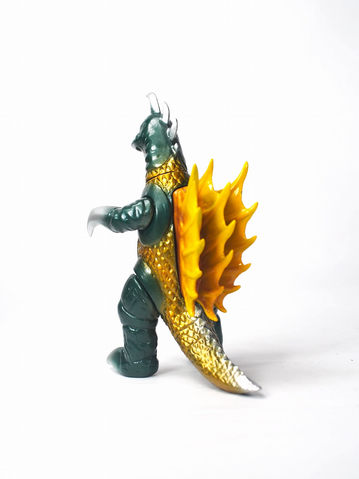 CCP Middle Size Series Gigan Standard Ver. Complete Figure