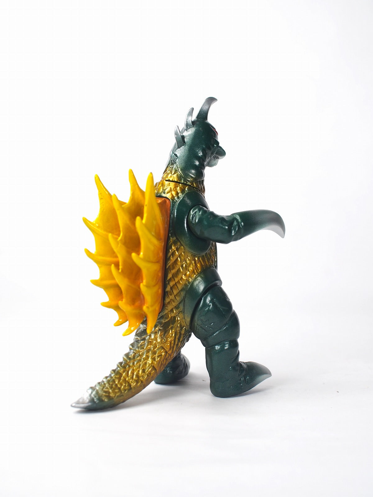 CCP Middle Size Series Gigan Standard Ver. Complete Figure