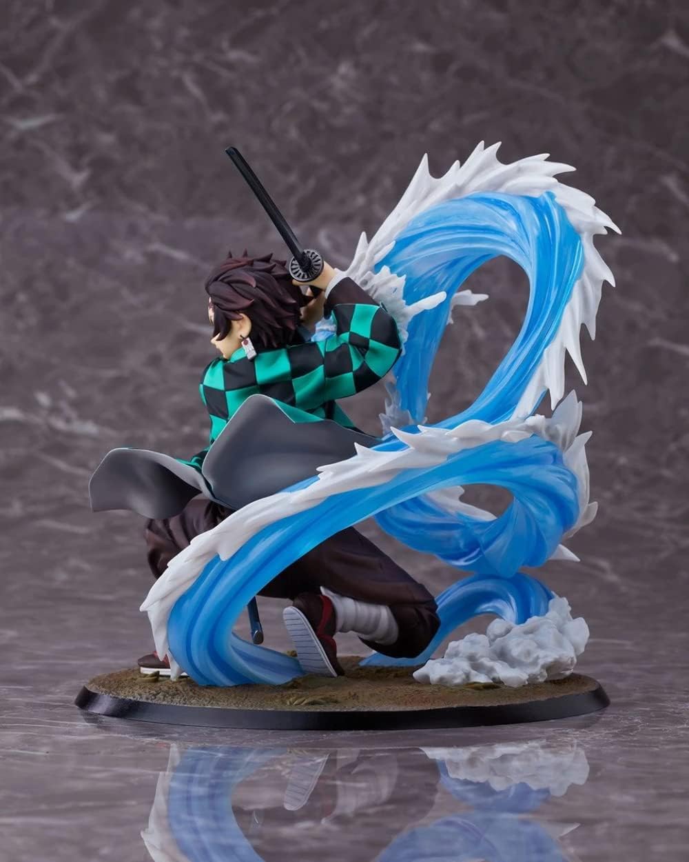 Demon Slayer: Kimetsu no Yaiba Tanjiro Kamado Deluxe Edition 1/8 Complete Figure | animota