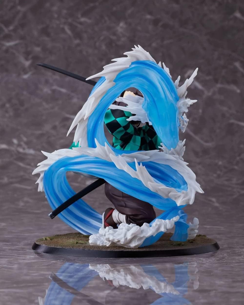 Demon Slayer: Kimetsu no Yaiba Tanjiro Kamado Deluxe Edition 1/8 Complete Figure | animota