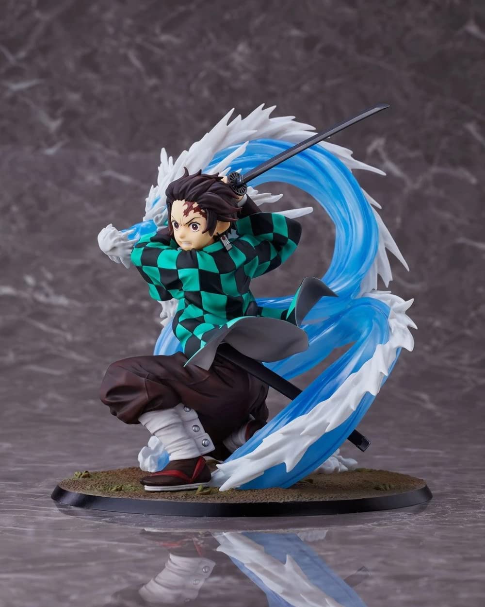 Demon Slayer: Kimetsu no Yaiba Tanjiro Kamado Deluxe Edition 1/8 Complete Figure | animota