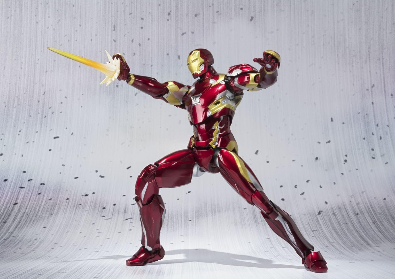 ケースを試してみた 【新品】S.H.Figuarts アイアンマン マーク４６