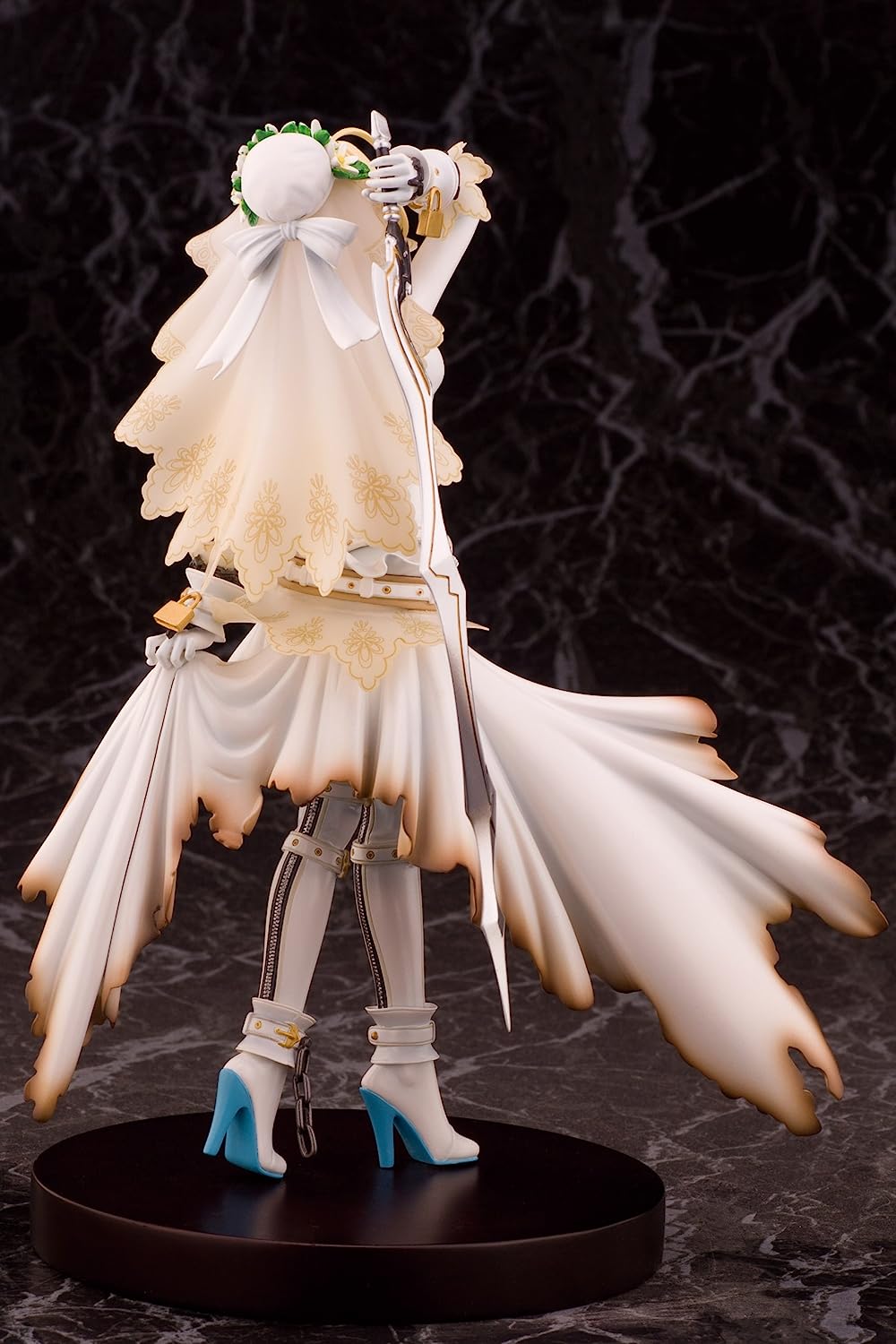 Fate/EXTRA CCC - Saber 1/8 Complete Figure | animota