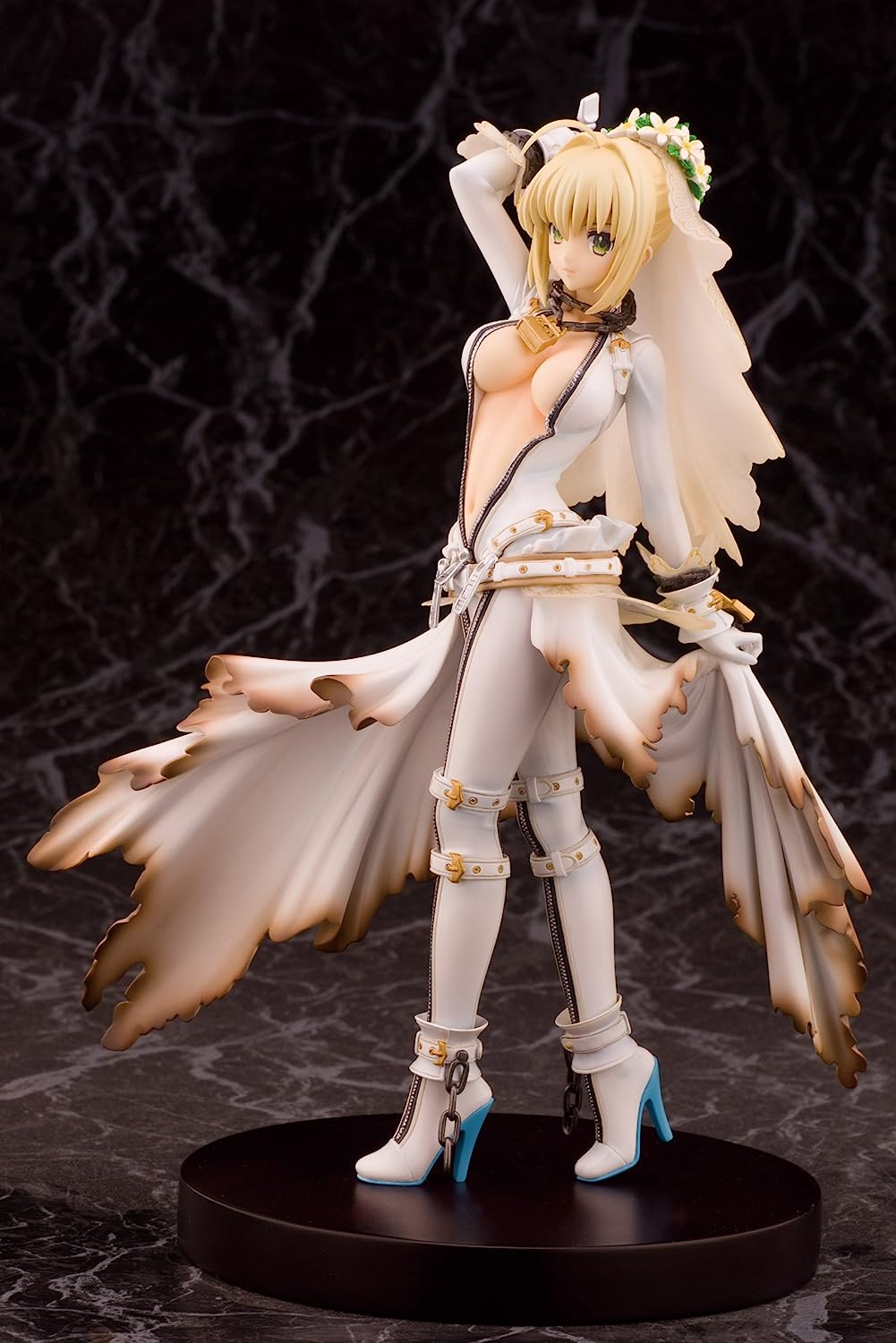 Fate/EXTRA CCC - Saber 1/8 Complete Figure | animota