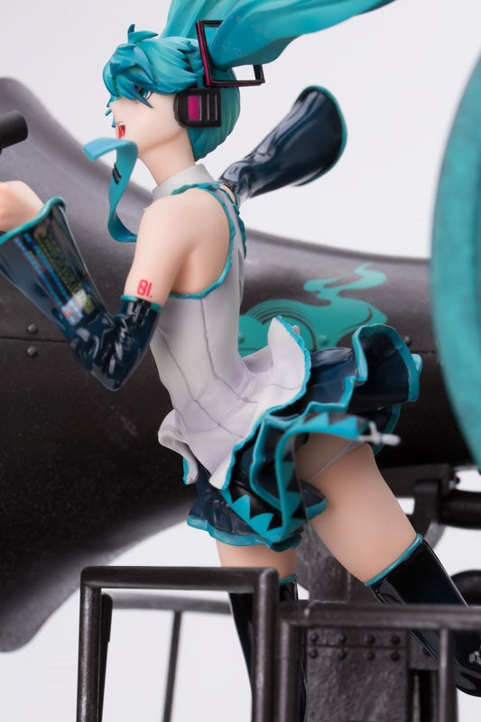 Character Vocal Series 01. Hatsune Miku Love is War ver. DX 1/8 Complete Figure