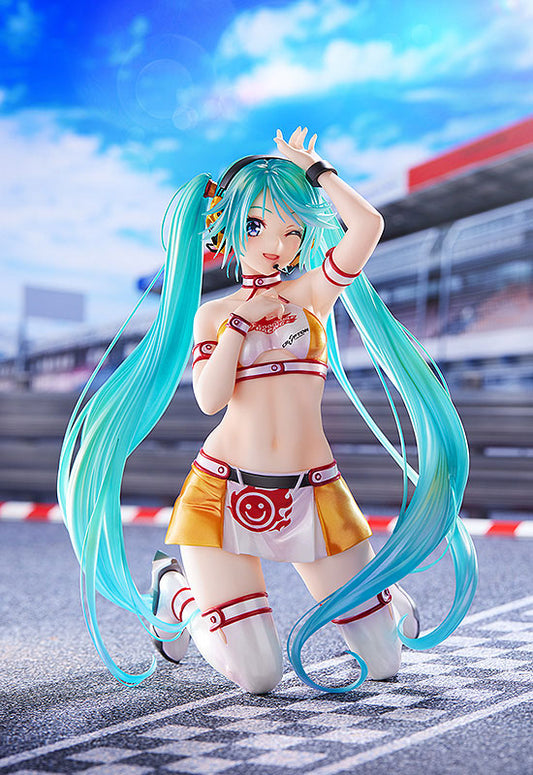 Hatsune Miku GT Project Racing Miku 2010 Ver. Art by Kentaro Yabuki 1/7 Complete Figure