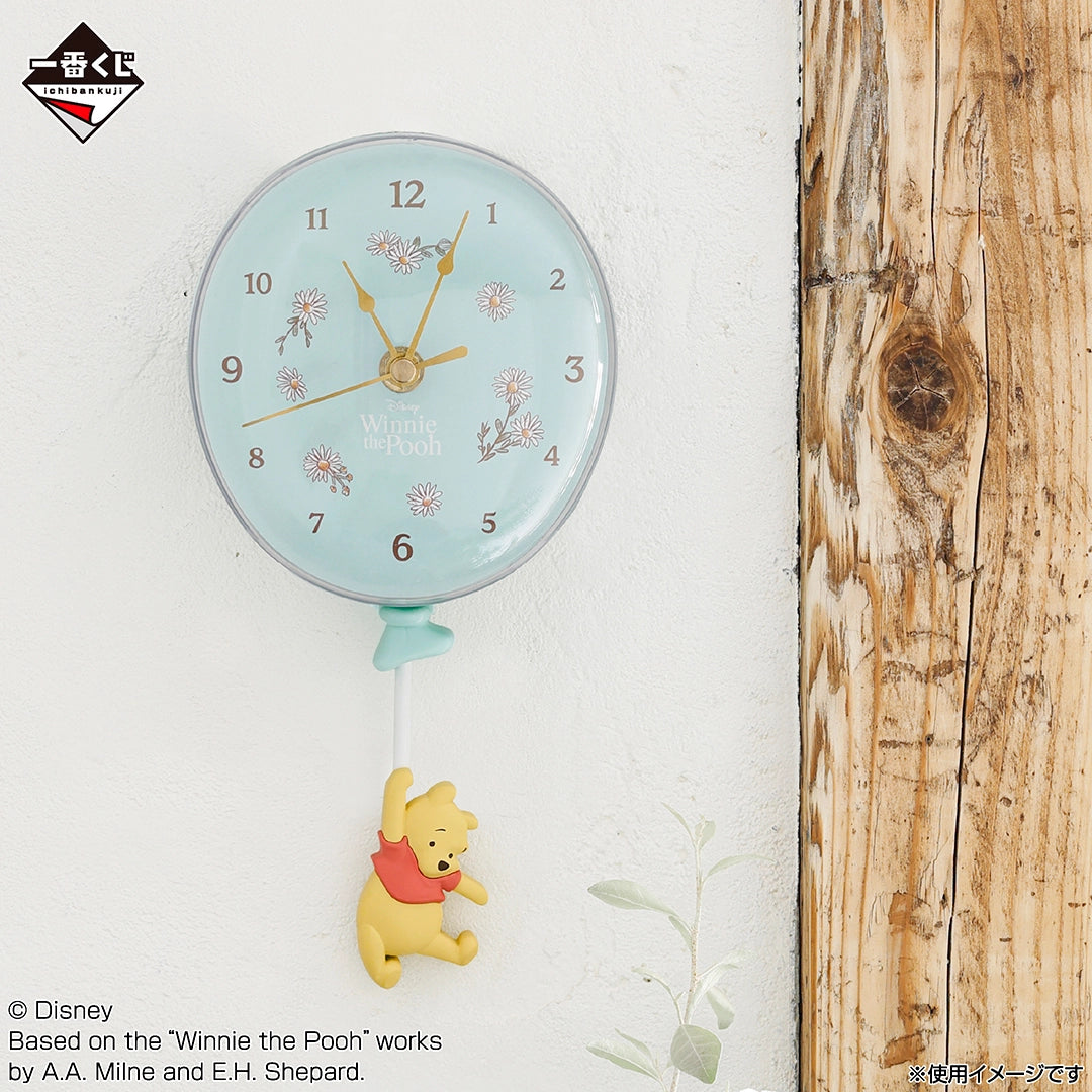 〈 Winnie the Pooh 〉Cozy Winter Days Wall Clock [Ichiban-Kuji Prize A]