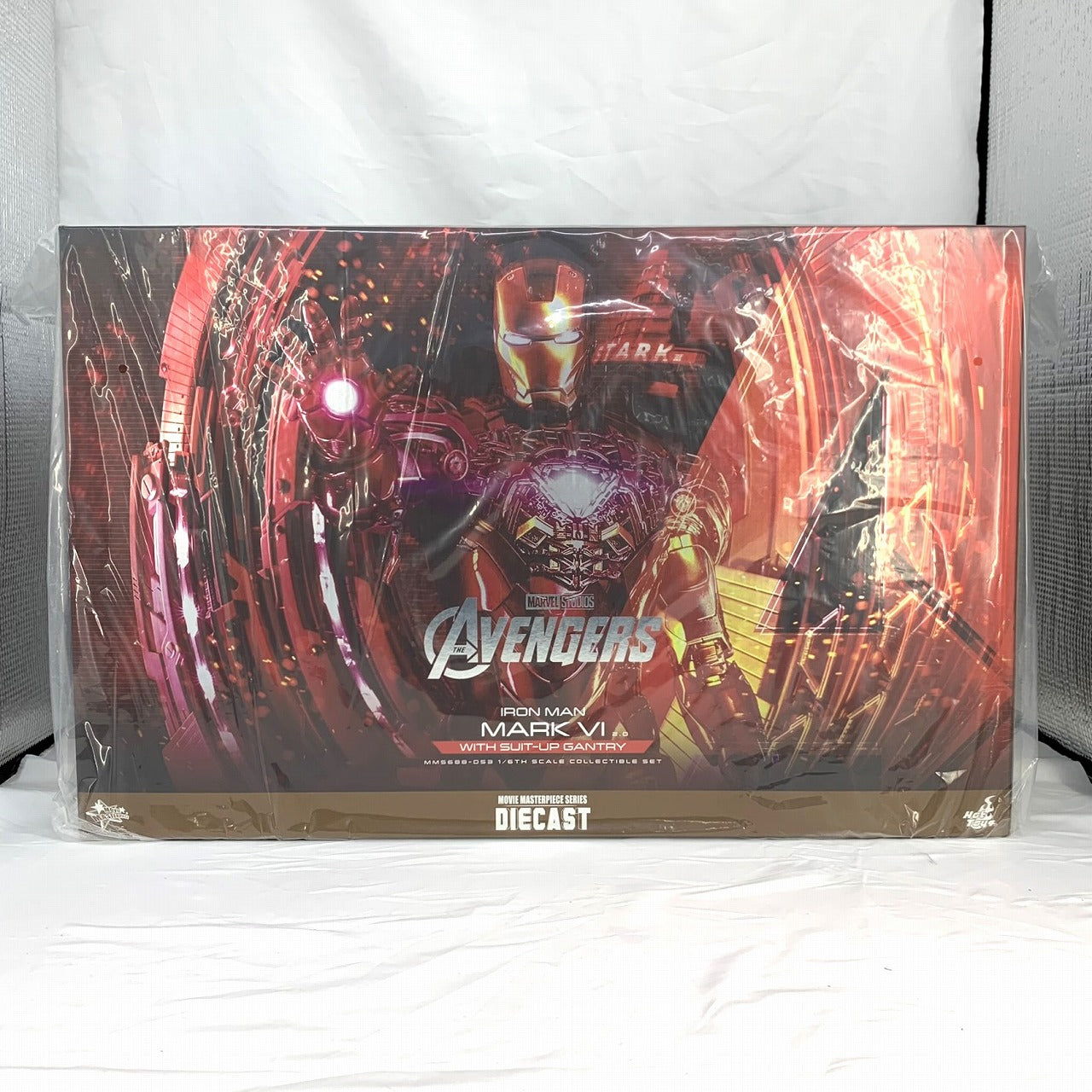 Hot Toys Movie Masterpiece DIECAST Iron Man Mark 6 (Version 2.0) With Suit-Up Gantry [Avengers] 1/6 Scale Figure