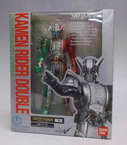 Figura de acción SHFiguarts Kamen Rider con ciclón Accel Xtreme