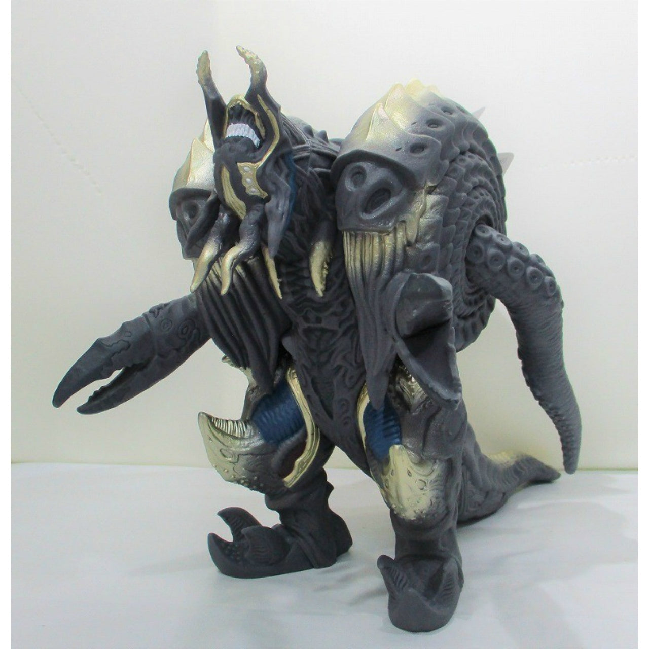 Ultraman Trigger NEW GENERATION TIGA Ultra Monster DX Megalozoa (Second Form), Action & Toy Figures, animota