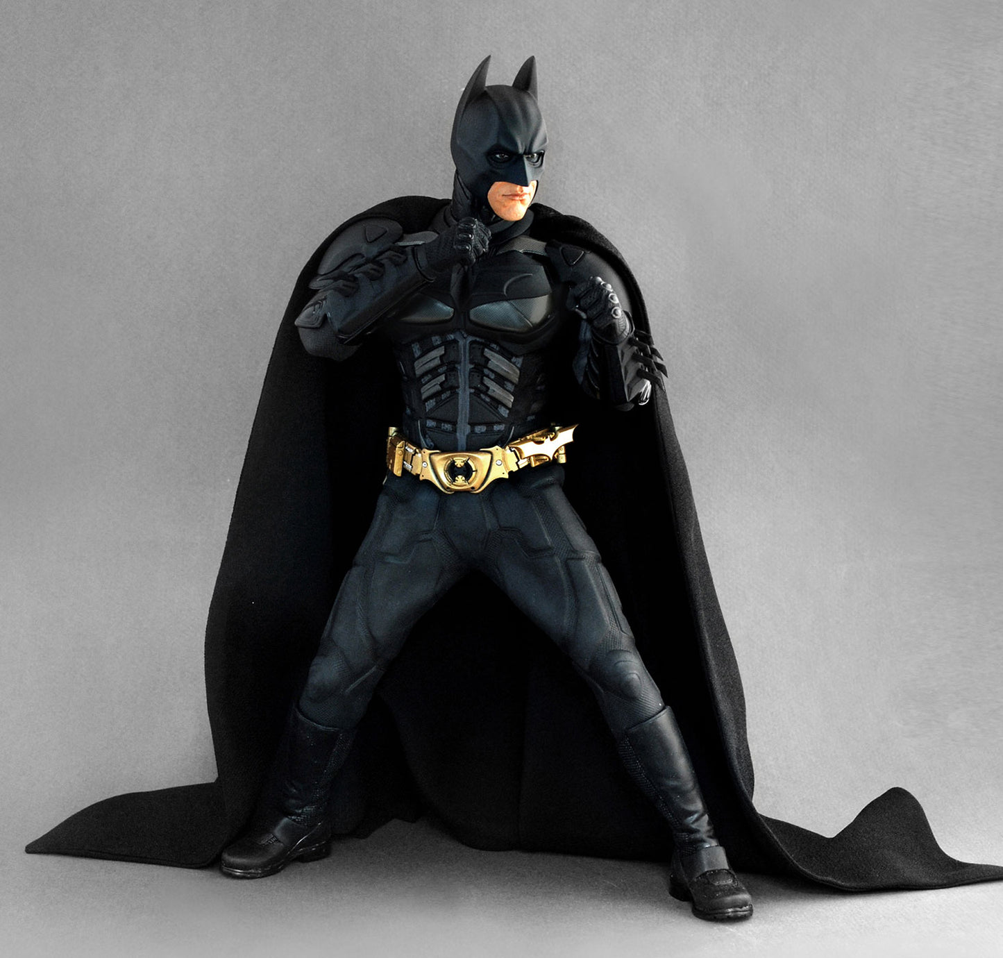 Movie Masterpiece - The Dark Knight 1/6 Scale Figure: Batman (New Costume Edition) [Mamegyorai Exclusive]