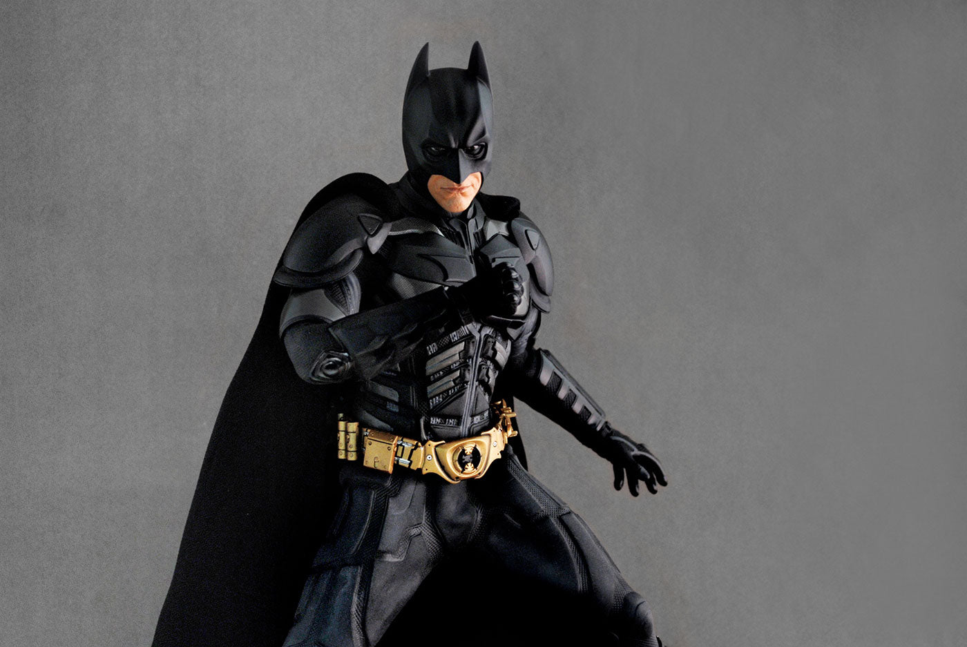 Movie Masterpiece - The Dark Knight 1/6 Scale Figure: Batman (New Costume Edition) [Mamegyorai Exclusive]