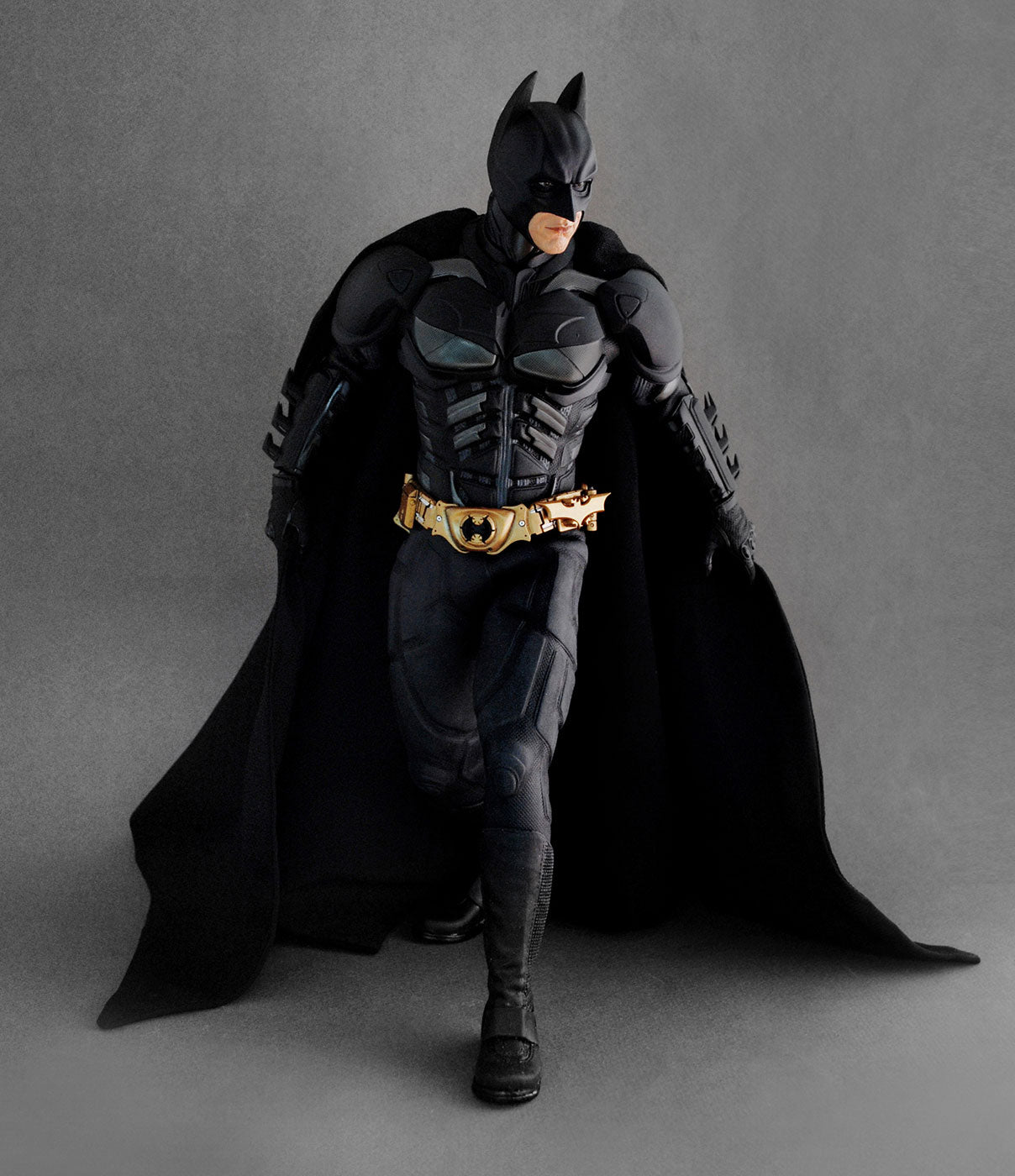 Movie Masterpiece - The Dark Knight 1/6 Scale Figure: Batman (New Costume Edition) [Mamegyorai Exclusive]