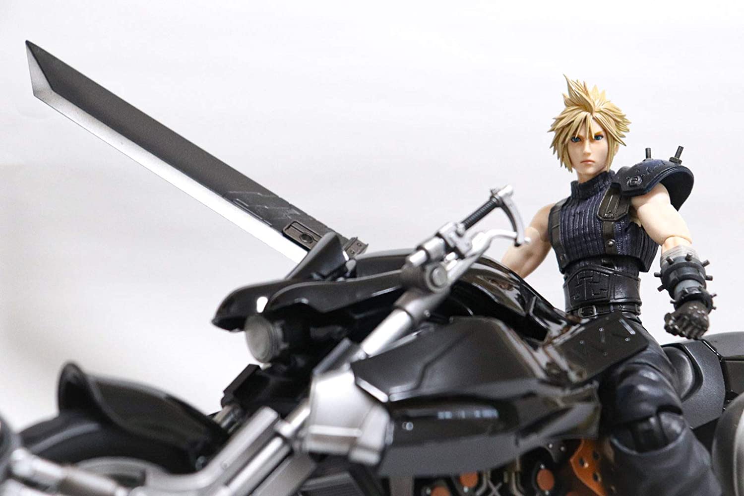 Final Fantasy VII Remake PLAY ARTS Kai Cloud Strife & Hardy-Daytona |  animota