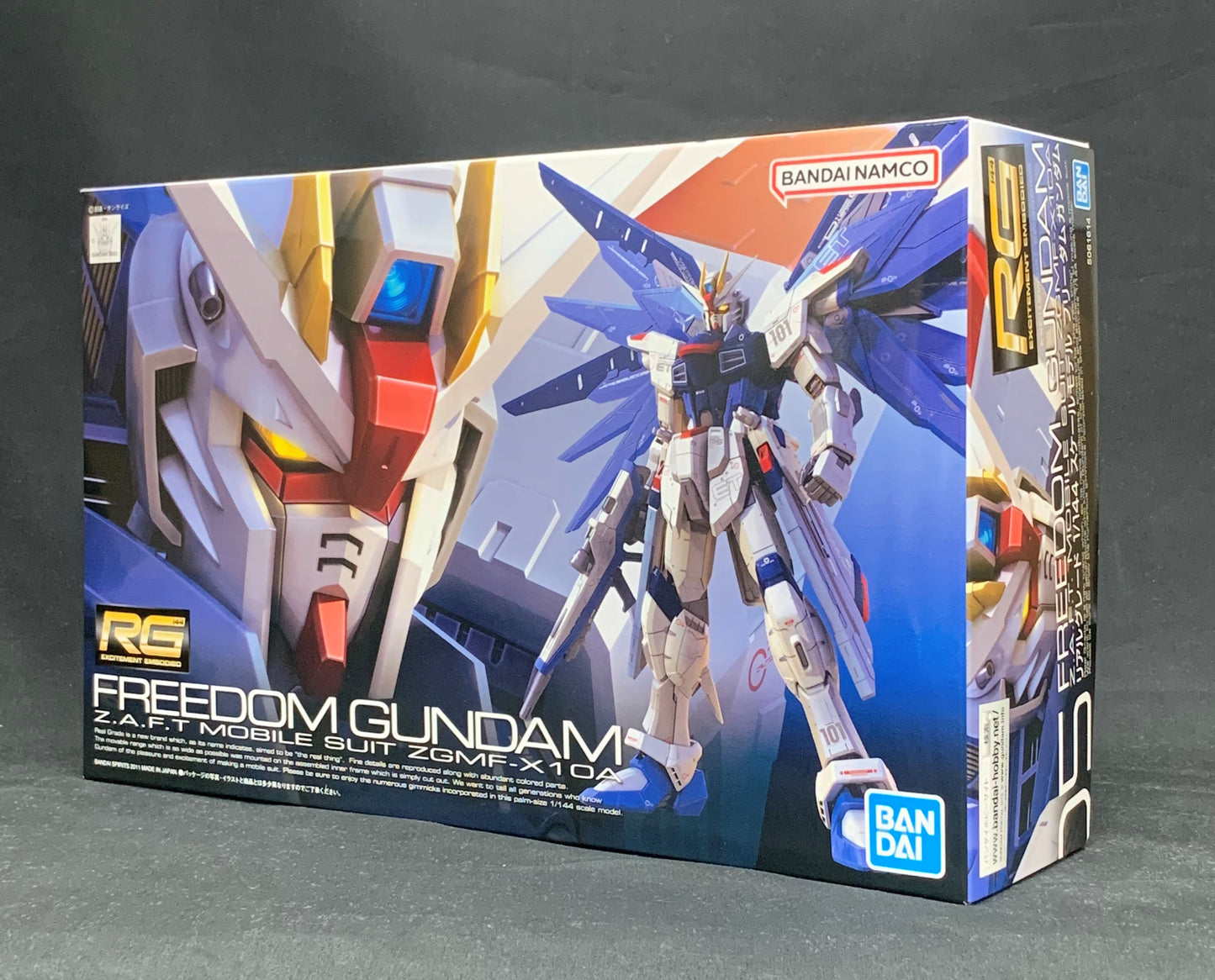 RG (Real Grade) 1/144 ZGMF-X10A Freedom Gundam Plastikmodell ( 