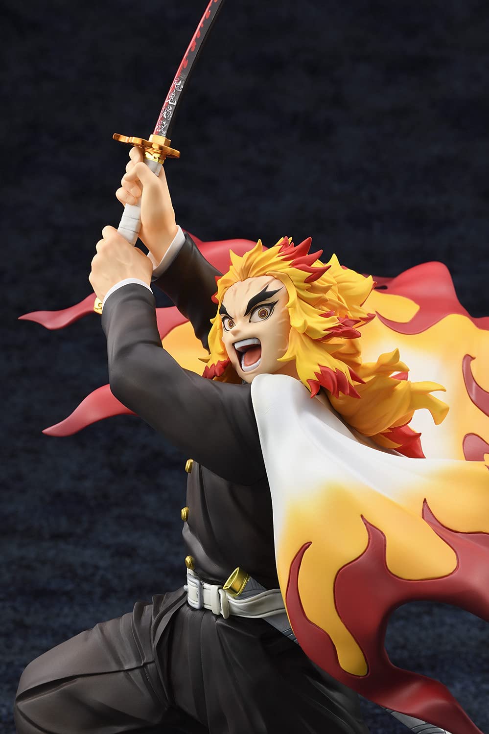 Demon Slayer: Kimetsu no Yaiba Kyojuro Rengoku 1/8 Complete Figure