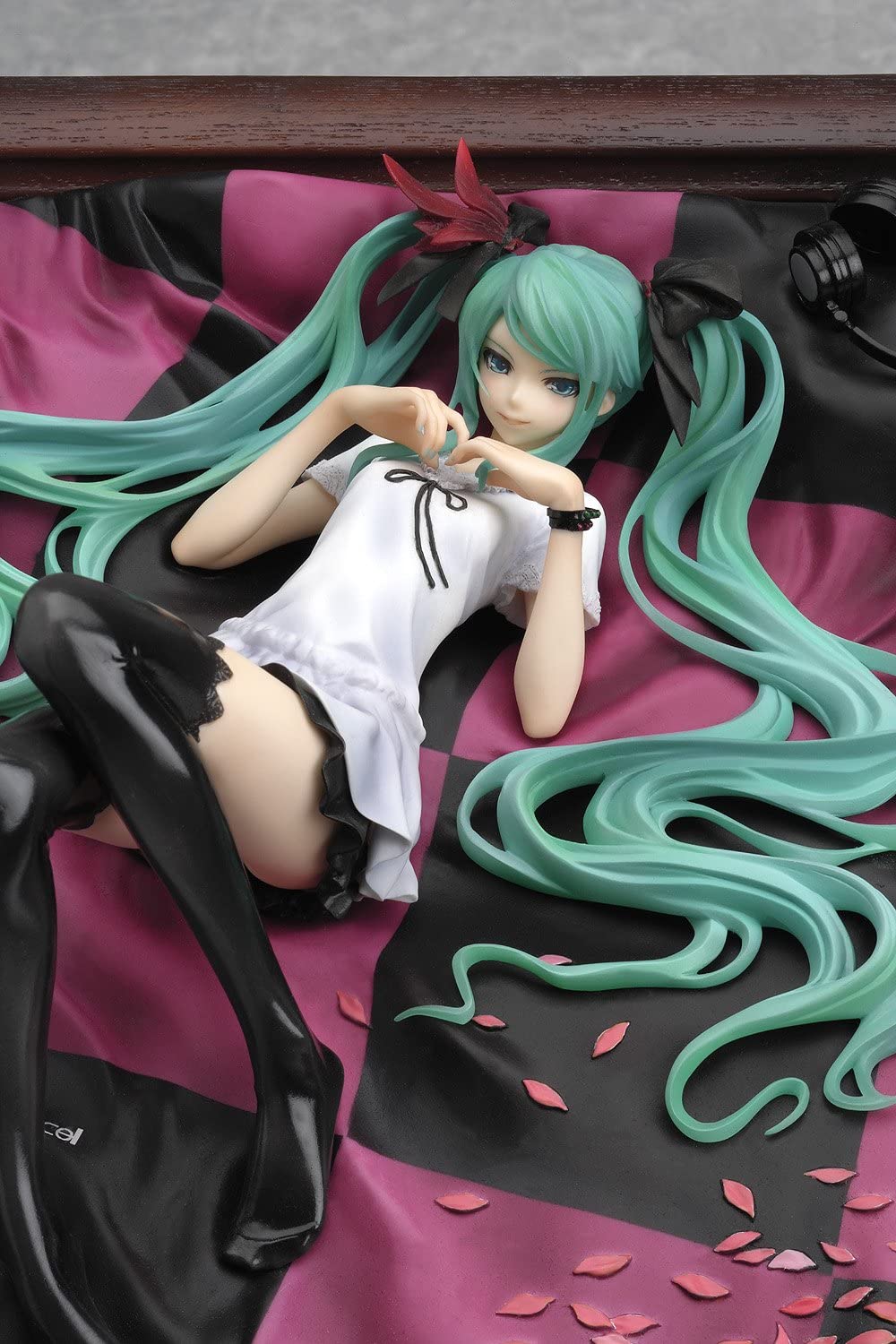 supercell feat. Hatsune Miku World is Mine (Brown Frame) 1/8 Complete Figure | animota